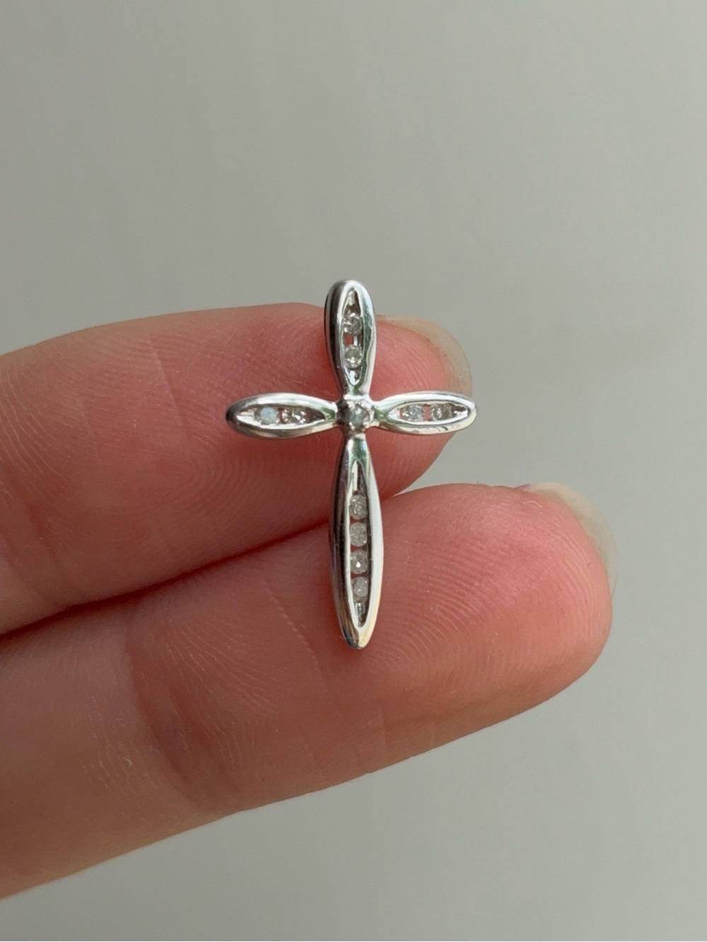 Kay Jewelers 14k White Gold Natural Diamond Cross Pendant - Picture 3 of 8